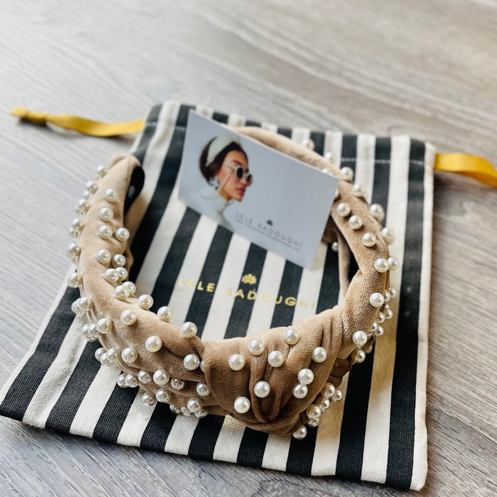 Lele Sadoughi
Embellished Velvet Knot Headband